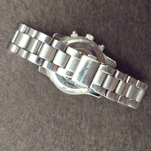 Michael Kors Small-Size Silver Watch - Picture 4 of 5